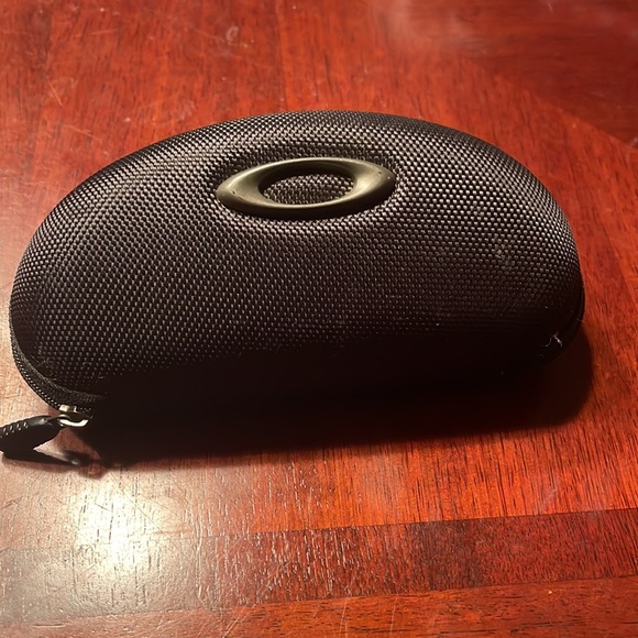 Polarized Oakleys - Picture 4 of 4